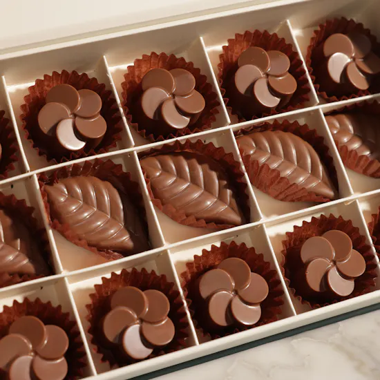 Floward Small Chocolate Box | Garden of Wonders Flowers