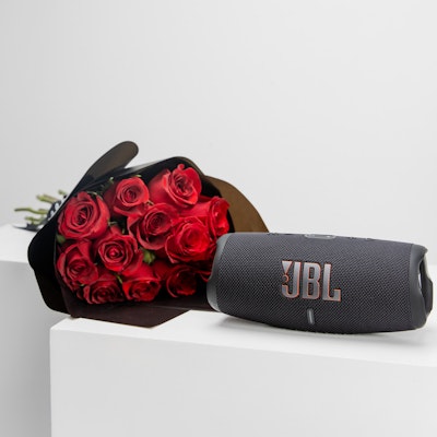 JBL Charge 5 Black - Bluetooth speaker with 12 Red Roses