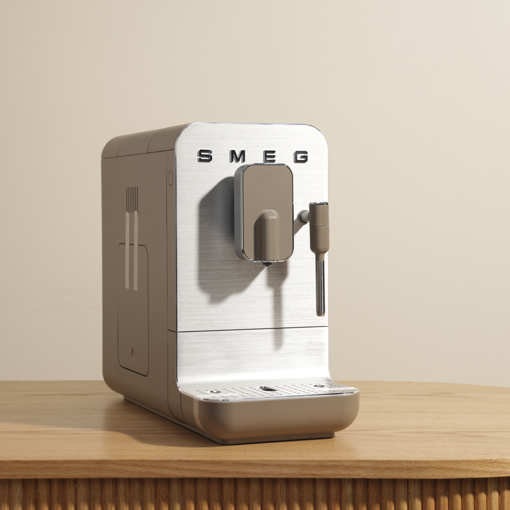 ماكينة القهوة ريترو من سميج 