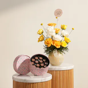 Hanoverian Mix Chocolate Box | Beauty Eid Flower Vase