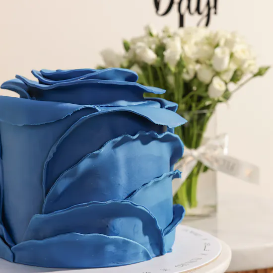 Floward Blue Flower Cake | Glam Father’s Day Flowers