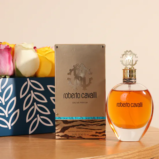 عطر سيجنتشر أو دي بارفيوم للنساء من روبرتو كافالي | صندوق زهور بكل المشاعر