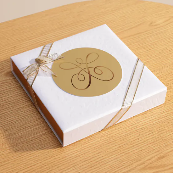 Bateel Qamara Box | White Roses