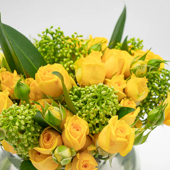Munch Bakery Vanilla Cake | Yellow Baby Roses