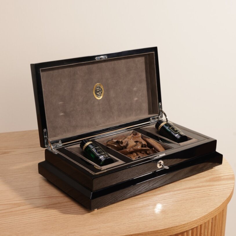 Saad Bashmakh Luxury Box of Oud and Oud Oil