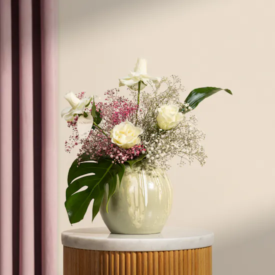 Nno Enchanting Flower Pearly Ribbed Vase
