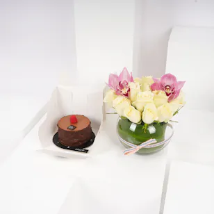 Chunk Chocolate Raspberry Small Cake | Beauty Vase