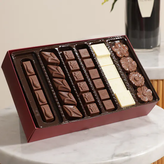 صندوق شوكولاتة النخبة من شوكولاين | فازة زهور مميزة