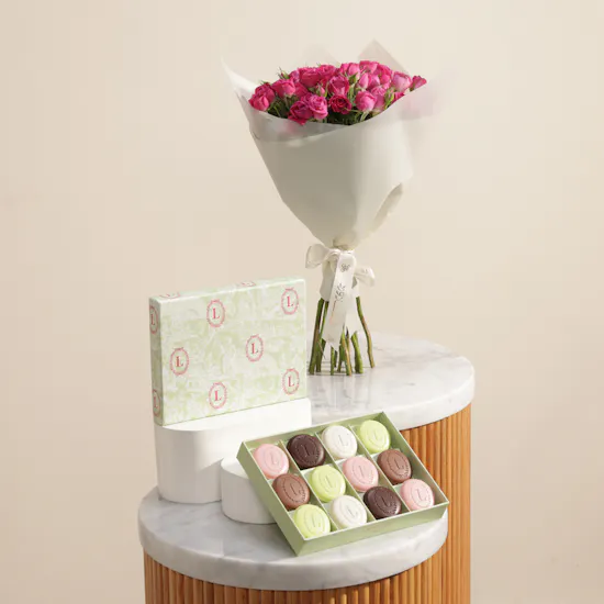 Ladurée Eugénie Medium Gift Box | Iconic Heritage Flowers Bouquet