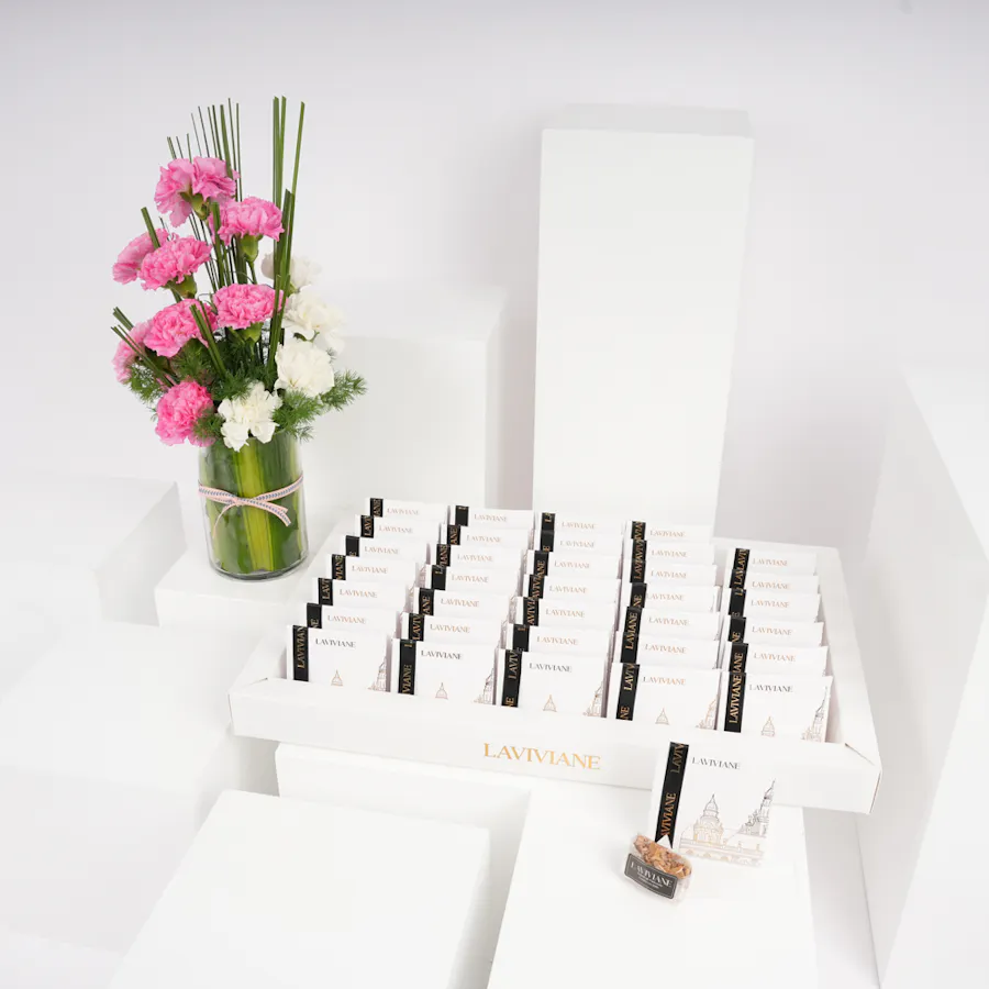 Laviviane Chocolate Favors Tray | Carnation Vase 3