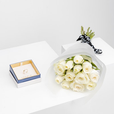 L'azurde Ring with White Roses