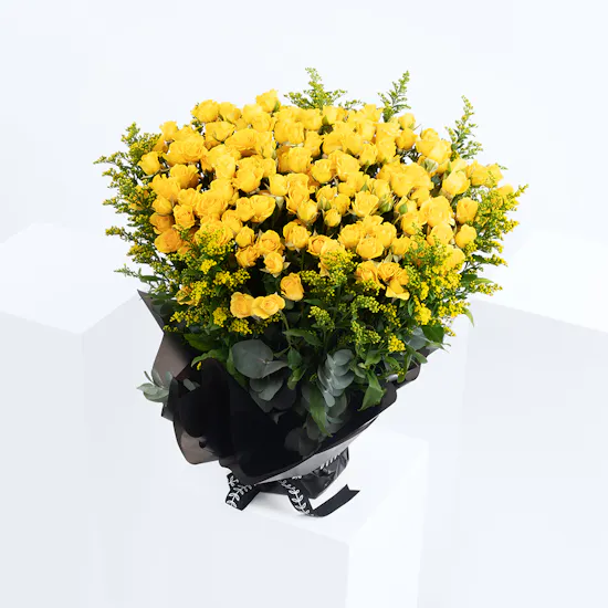 30 Yellow Baby Roses | Black Wrap
