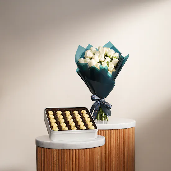 Kaek Blady Mamoul Semolina with Ajwa | White Roses