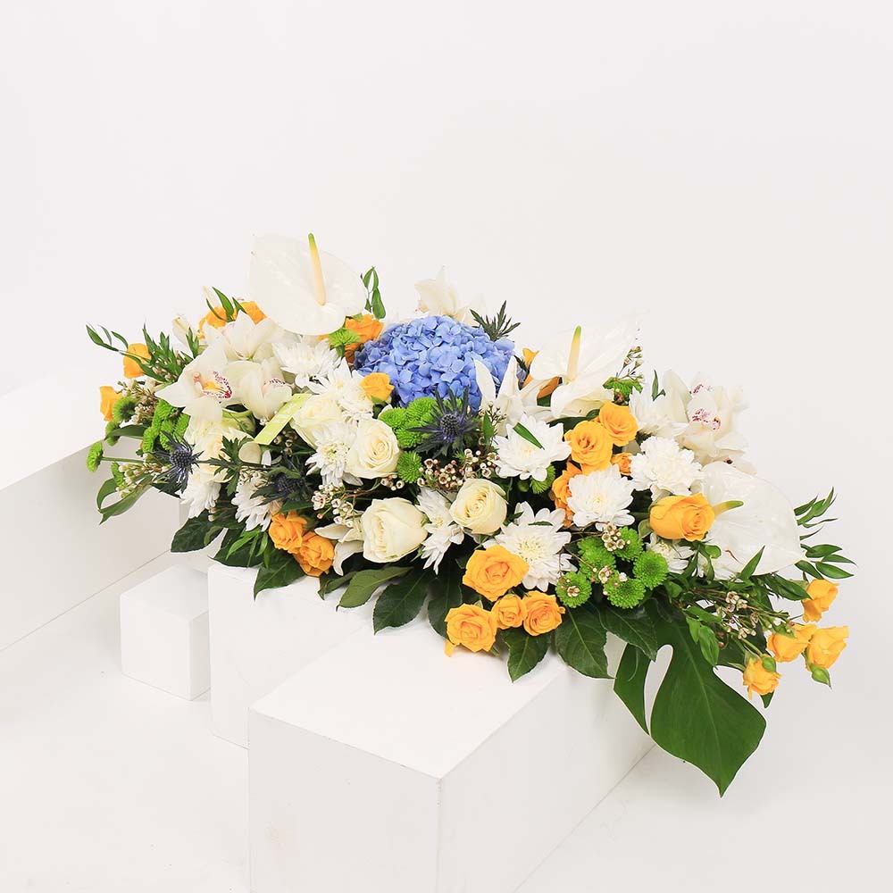 تنسيقة طاولة مزهرة