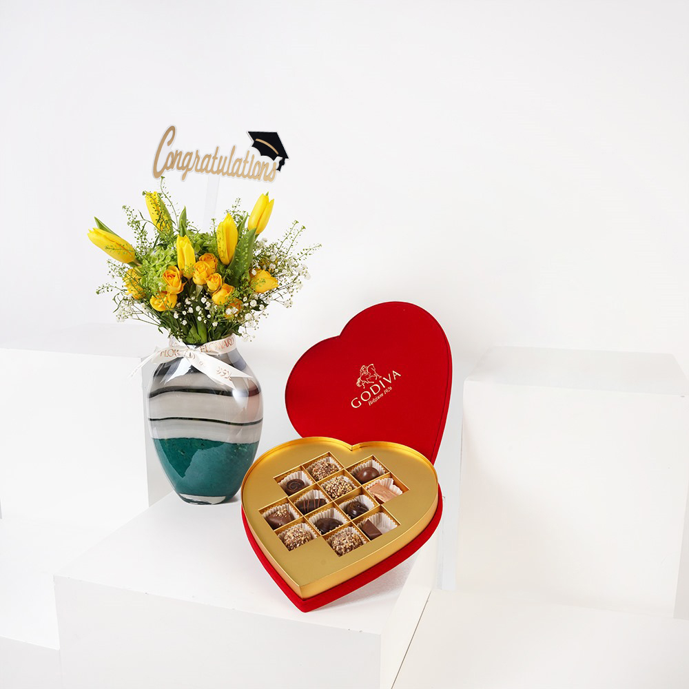 Godiva Red Heart Chocolates Box 12 Pieces | Flowers Vase