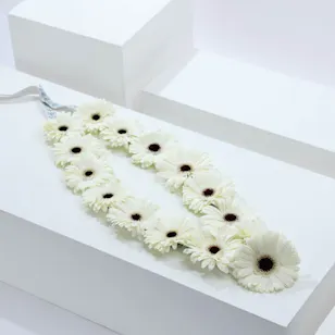 White Gerbera Necklace White Gerbera Necklace