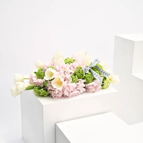 أزهار الطاولة الرقيقة