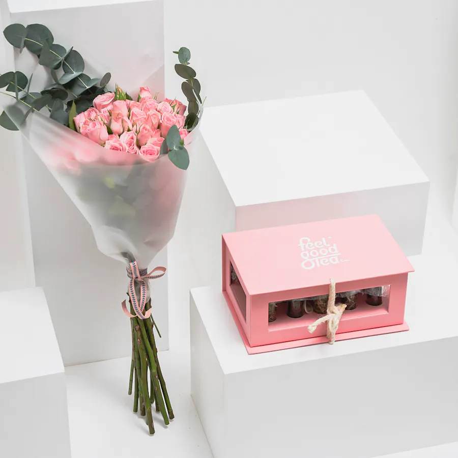Feel Good Tea Pink Discovery Box | Pink Baby Roses 2