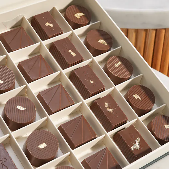 Floward Premium Medium Chocolates Box