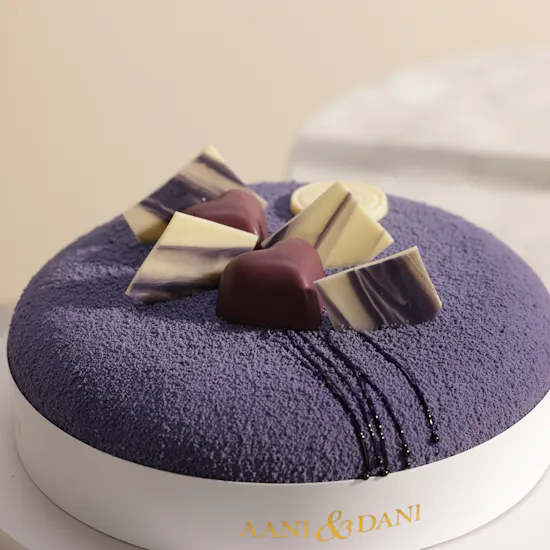 Aani & Dani Blue Velvet Cake | Tender Keepsake Flower Bouqute