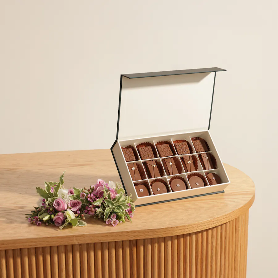 Floward Small Chocolate Box | Delicate Flowers 4