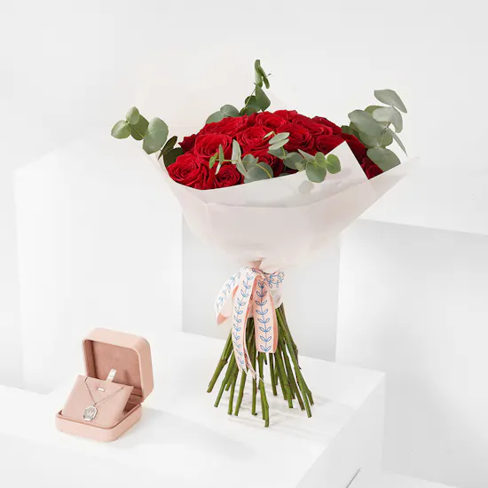 Floward Letter W Necklace | Affection Roses
