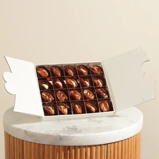 Floward Medium Stuffed Dates Box