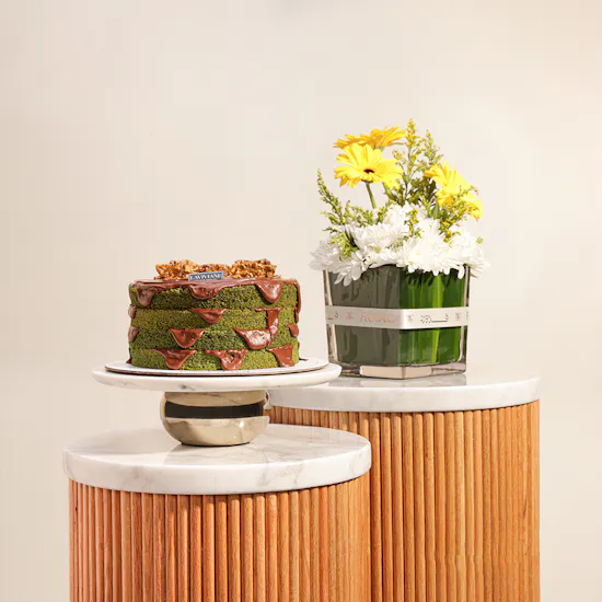Laviviane Pistachio Nutella Cake | Flowers Vase