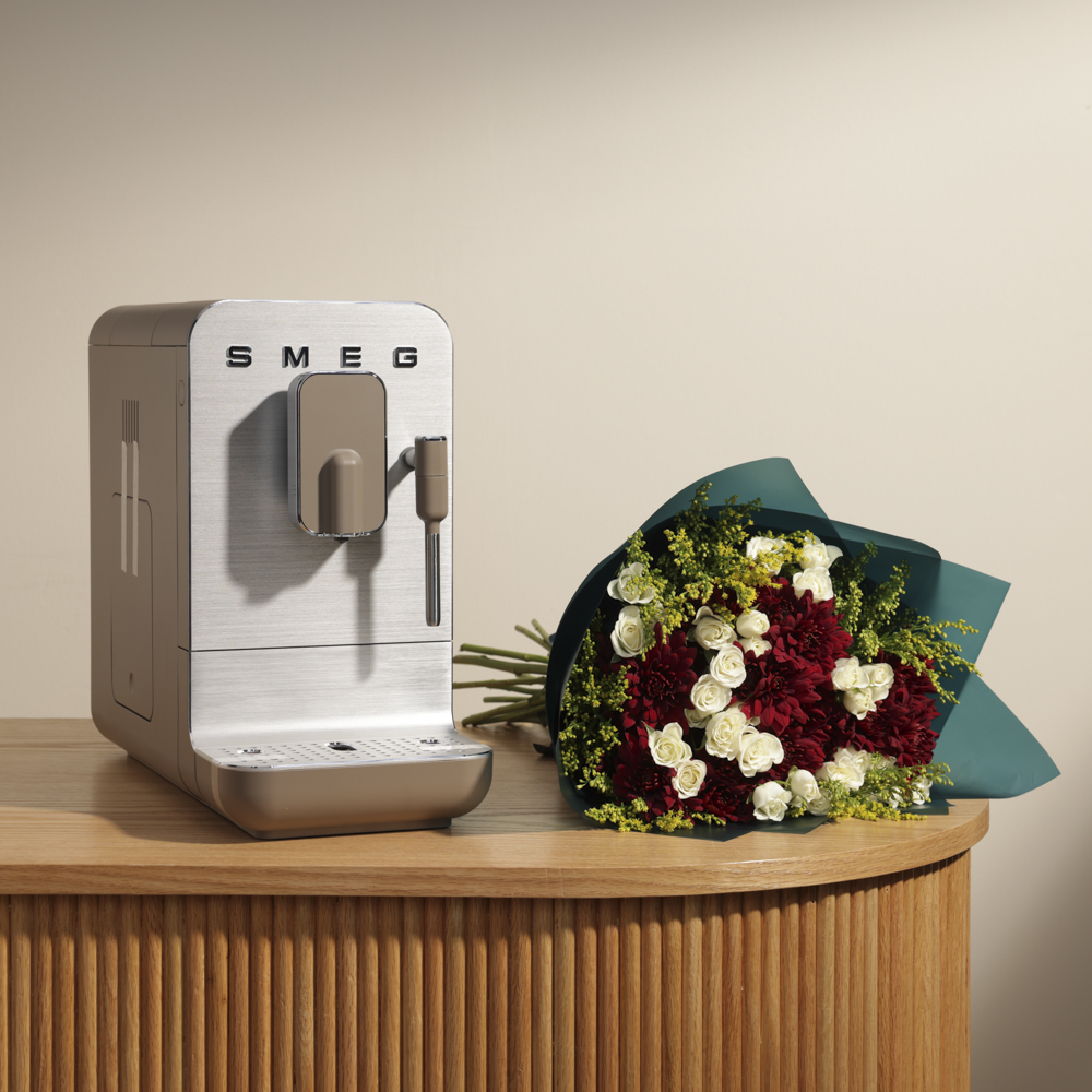 ماكينة القهوة ريترو من سميج | الزهور الجميلة
