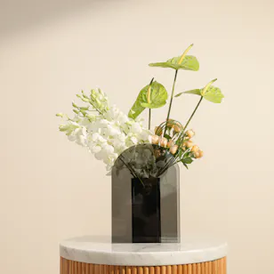 Pure Contrast Flowers Vase