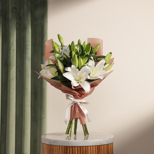 Ethereal White Lily Elegance Bouquet | 8 Flowers