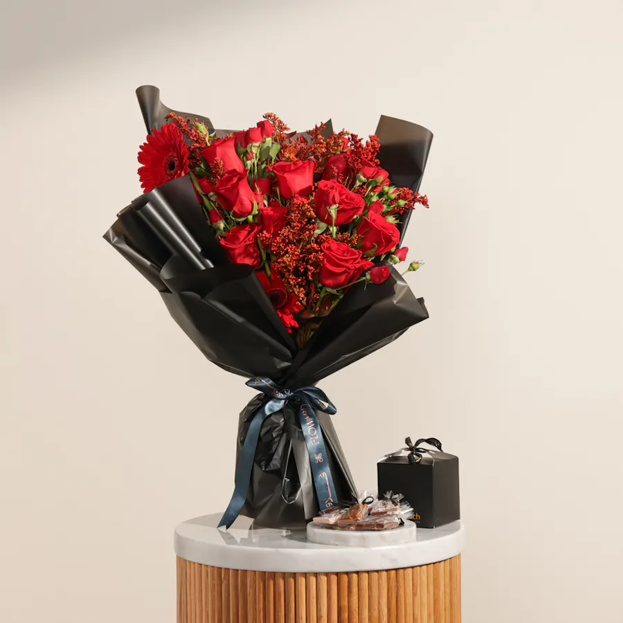 Laderach Black Small Chocolate Box | Red Roses  4
