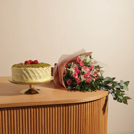 Sucre De Nada Pistachio Cake | Flowers Bouquet