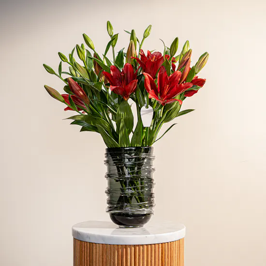 Red Lily Vase | 10 Flowers