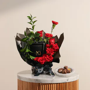 Nor Noyau Luxury Velvet Chocolate Box | Love Flowers Bouquet