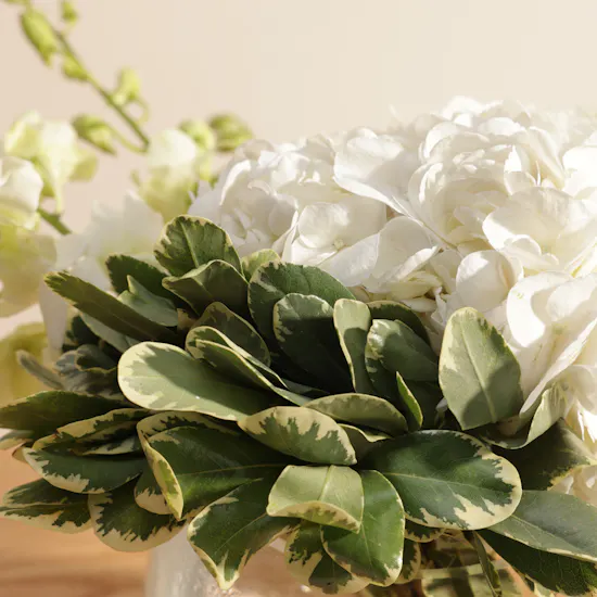 Kaseb Diriyah Unisex Stationery Set | Glory Flower Vase