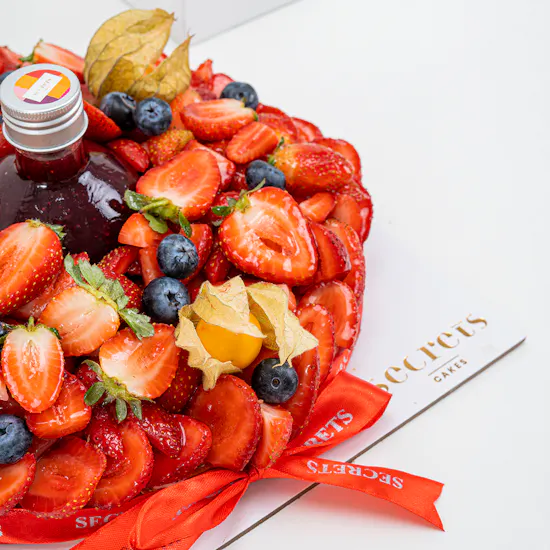 Secret's Strawberry Tart | White Baby Roses
