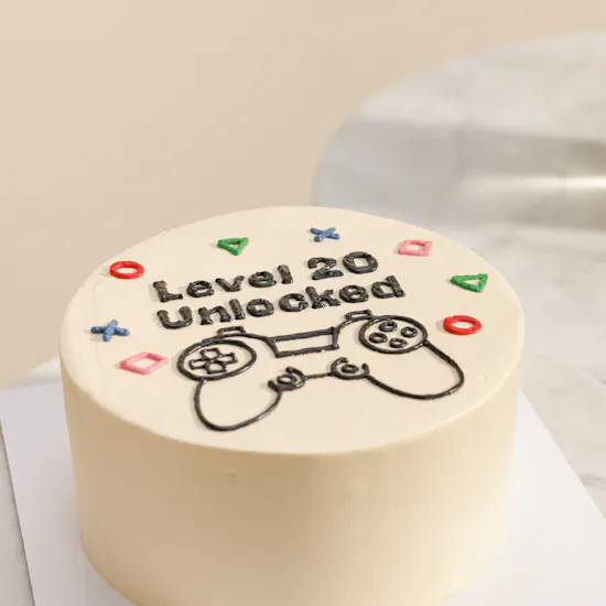 Floward Vanilla Small Standard Player Customizable Cake | Breathtaking Beauty Flowers Vase
