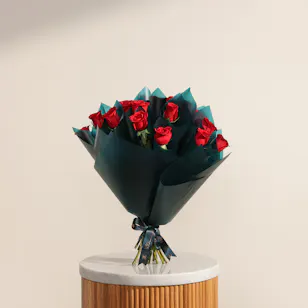 Moon’s Crown Roses Favours