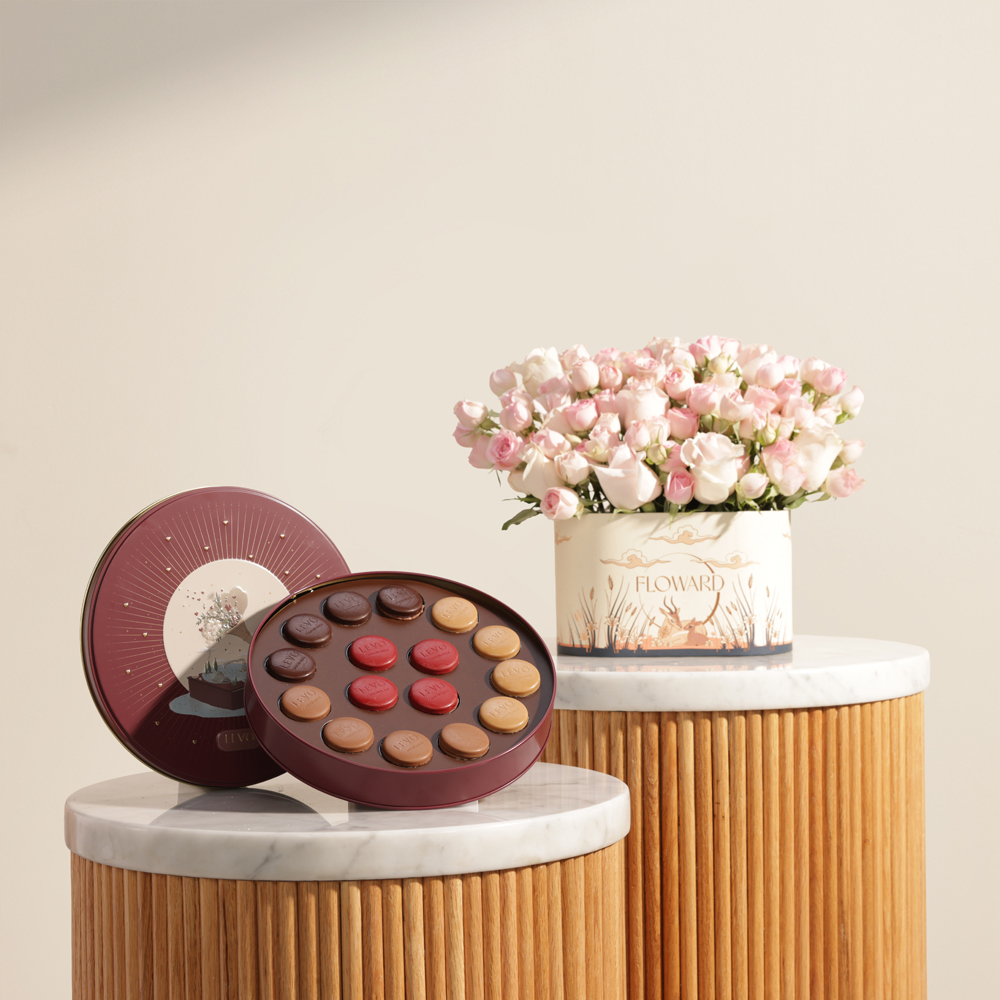 صندوق شوكولاتة بشكل جرامفون من ليفو | زهور العاطفة الرقيقة