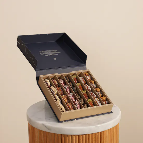 Nua Stuffed Dates Classic Signature Box