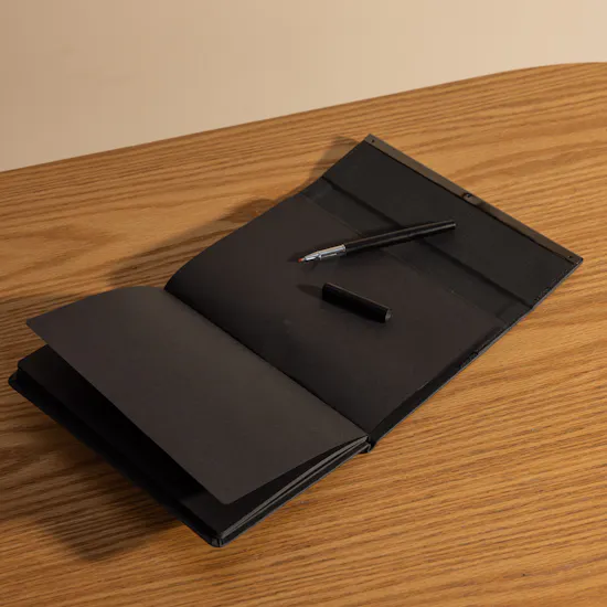 Atom Welcome in Black Gift