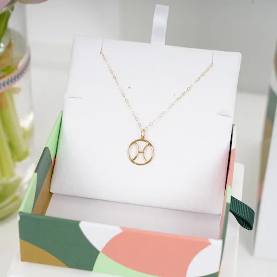 Miss L Pisces Zodiac Sign Gold Necklace | Tulips Vase
