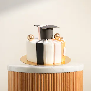 Floward Graduation Chocolate Chip Cake