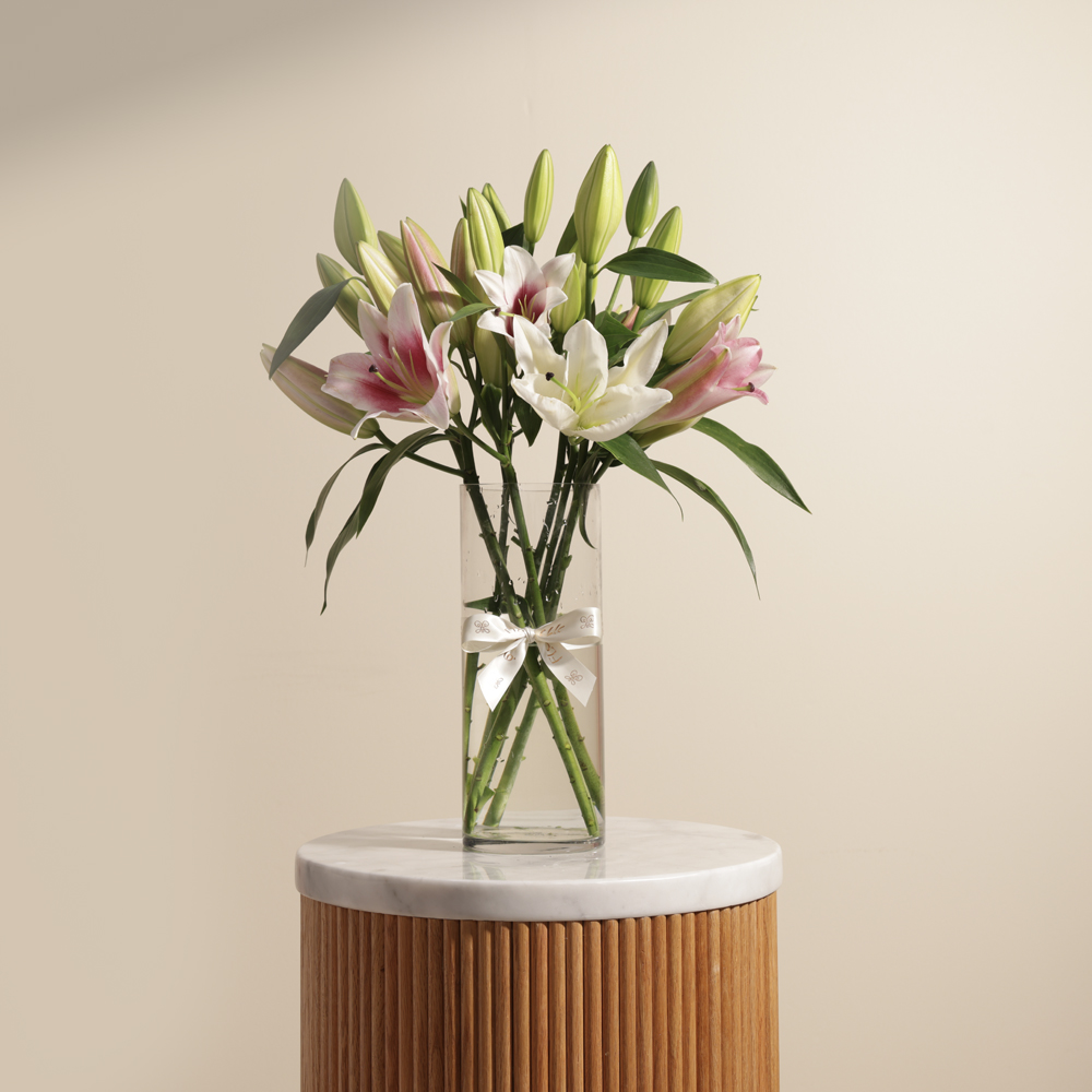 Harmonious Blend Lily Vase | 8 Flowers