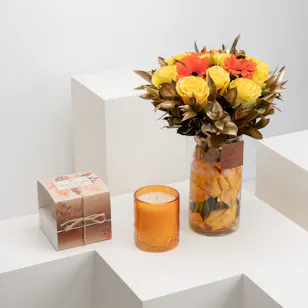 Cinnamon Spice Candle with Flowers Cinnamon Spice Candle with Flowers