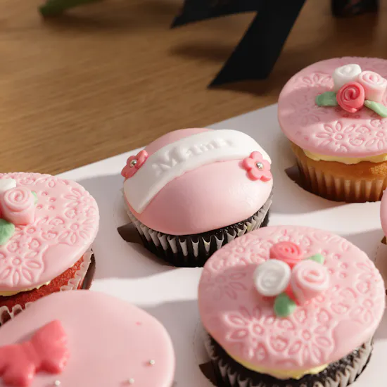 NJD Mama Cupcake Box | Light of My Life Flowers Bouquet