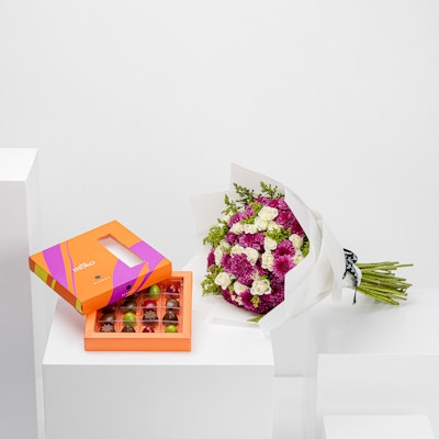 MOKO Blends 16 Pieces Chocolate Box with Flowers