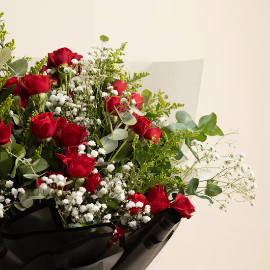 Classic Romantic Flowers Bouquet