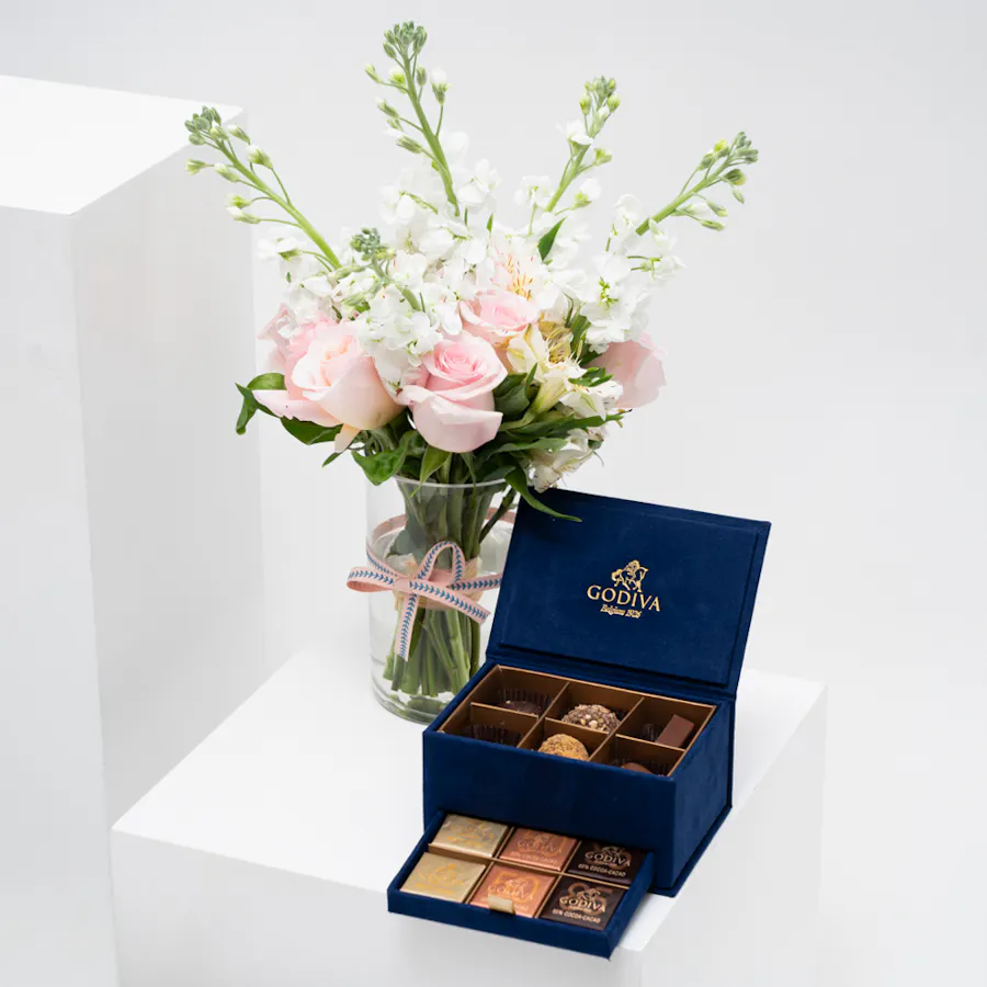 Godiva Mini Royal Chocolate Box | Soft Dreams Vase 2